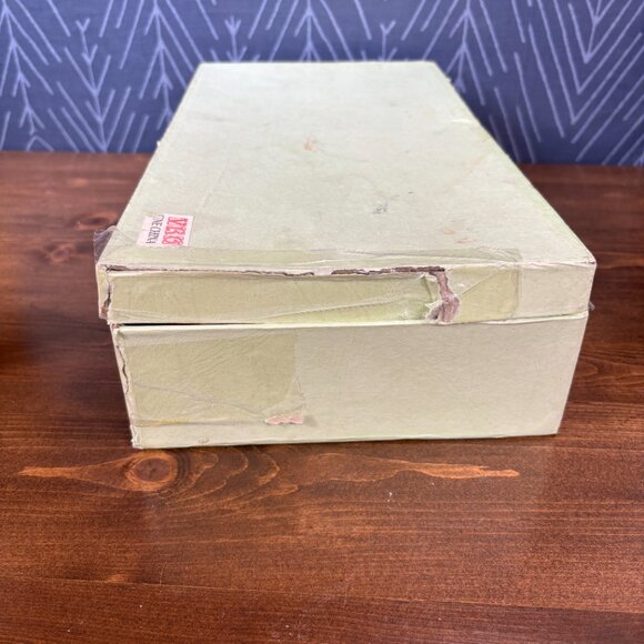 Vintage 1960s China Tea Cup Set with Saucers in Original Box Gold Grape Leaf - Picture 12 of 14